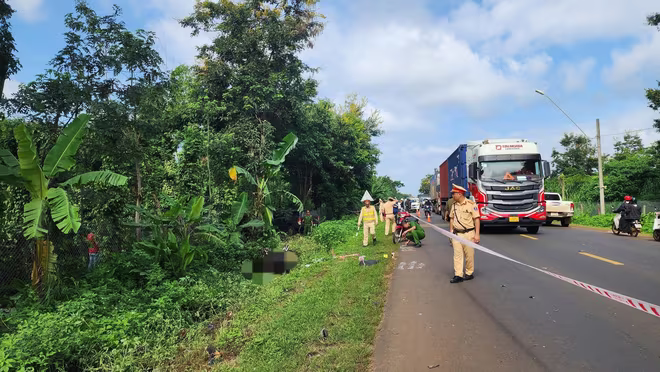 Hiện trường vụ tai nạn trên quốc lộ 26 qua Đắk Lắk làm 3 người trong gia đình tử vong vào sáng nay 2/8 (ảnh Phúc Văn)