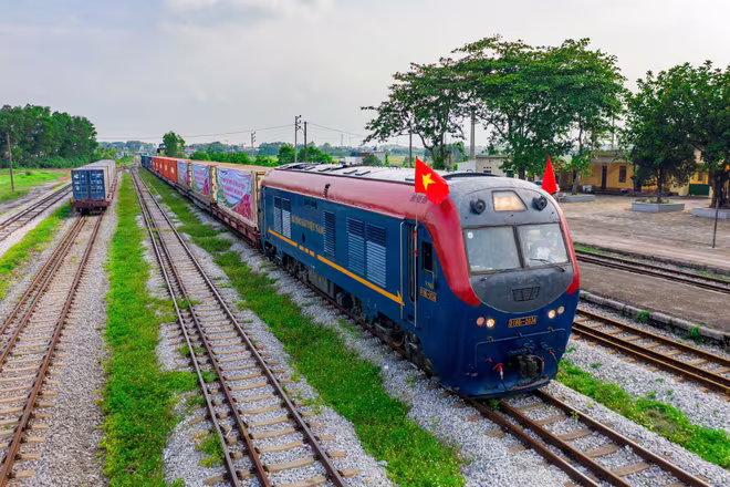 Đường sắt nhận vận chuyển miễn phí hàng hóa cứu trợ bão lũ từ phía Nam ra Hà Nội Đường sắt nhận vận chuyển miễn phí hàng hóa cứu trợ bão lũ từ phía Nam ra Hà Nội