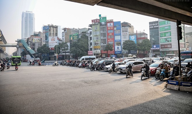 Lãnh đạo Sở GTVT Hà Nội khẳng định, các nút giao có tín hiệu đèn chập chờn, hư hỏng khi có phản ánh đều được sửa chữa kịp thời