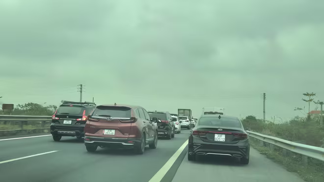 Tình hình ùn tắc trước và sau Tết Ất Tỵ diễn biến khá phức tạp Tình hình ùn tắc trước và sau Tết Ất Tỵ diễn biến khá phức tạp