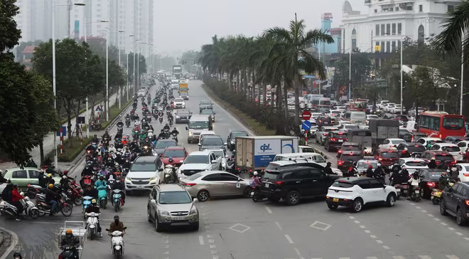 Từ 1/1/2027, ô tô sản xuất từ 2017 đến 2022 lưu thông ở Hà Nội và TP.HCM phải đáp ứng tiêu chuẩn khí thải mức 4