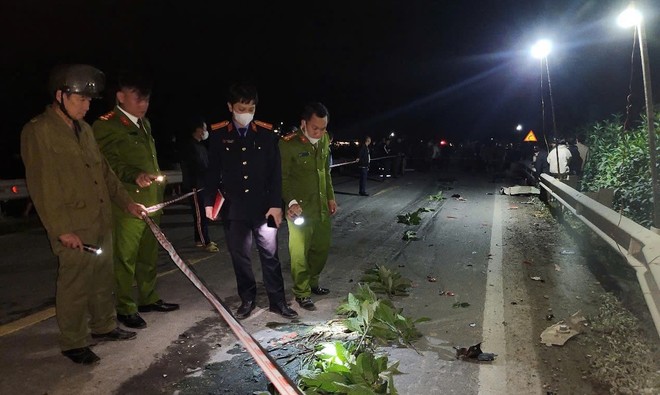 Hiện trường vụ xe máy va chạm với xe đầu kéo ở Hương Khê, Hà Tĩnh làm 2 học sinh lớp 9 tử vong