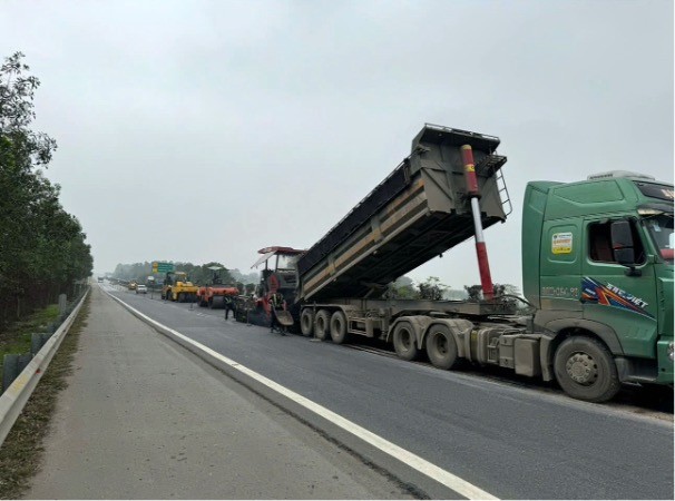 Sửa chữa, thảm nhựa đường cao tốc Nội Bài- Lào Cai