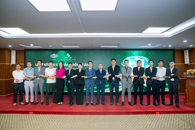 Đại diện Chủ đầu tư Vinaconex, Tổng đại lý độc quyền SGO Land cùng 11 đơn vị phân phối chính thức dự án Vera Diamond City. Đại diện Chủ đầu tư Vinaconex, Tổng đại lý độc quyền SGO Land cùng 11 đơn vị phân phối chính thức dự án Vera Diamond City.