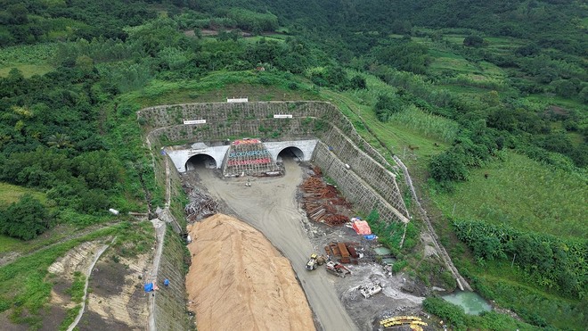 Hầm Tuy An trên cao tốc Chí Thạnh- Vân Phong
