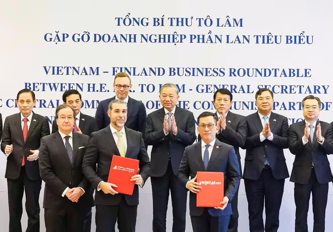 Tổng Bí thư Tô Lâm và lãnh đạo các Bộ, ngành hai nước chúc mừng Vietjet và Airways Aviation trao thỏa thuận phát triển nguồn lực hàng không quốc tế tại Phần Lan