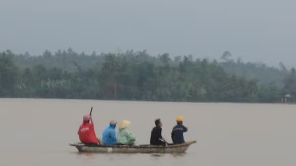 Lũ miền Trung đạt đỉnh vào hôm nay ảnh 1