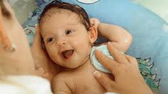 Cẩn trọng khi tắm lá cho trẻ ảnh 1 Cẩn trọng khi tắm lá cho trẻ ảnh 1