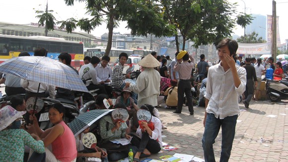 Bao giờ hết cảnh vật vờ chờ con thi ảnh 1 Bao giờ hết cảnh vật vờ chờ con thi ảnh 1