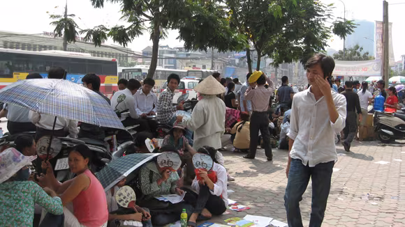 Bao giờ hết cảnh vật vờ chờ con thi ảnh 1 Bao giờ hết cảnh vật vờ chờ con thi ảnh 1