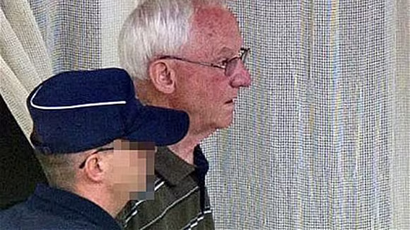 Đồng bọn của hung thủ sẵn sàng xả súng ảnh 1 Đồng bọn của hung thủ sẵn sàng xả súng ảnh 1