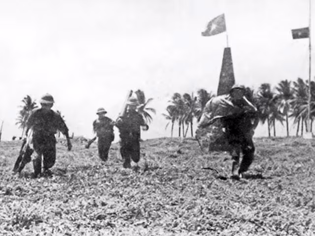 Bộ đội Hải quân giải phóng đảo Song Tử Tây ngày 14-4-1975. Ảnh: Tư liệu Bộ đội Hải quân giải phóng đảo Song Tử Tây ngày 14-4-1975. Ảnh: Tư liệu