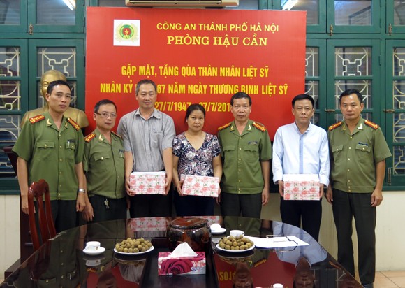 Phòng Hậu cần – CATP Hà Nội tri ân các anh hùng liệt sỹ ảnh 1 Phòng Hậu cần – CATP Hà Nội tri ân các anh hùng liệt sỹ ảnh 1