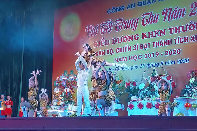 Chương trình đón tết Trung thu cho các em sôi động với các tiết mục xiếc đặc sắc