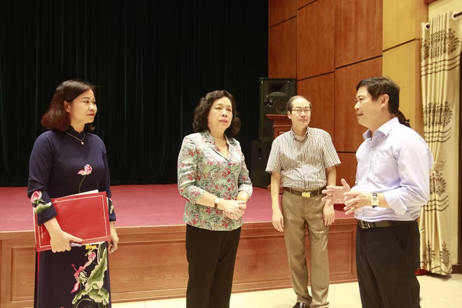 Phó Bí thư Thường trực Thành ủy Ngô Thị Thanh Hằng kiểm tra trung tâm báo chí phục vụ đại hội Phó Bí thư Thường trực Thành ủy Ngô Thị Thanh Hằng kiểm tra trung tâm báo chí phục vụ đại hội