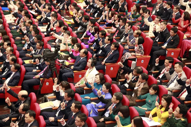 Đại hội lần thứ XVII Đảng bộ TP Hà Nội: 16 đồng chí được bầu vào Đoàn Chủ tịch ảnh 2 Đại hội lần thứ XVII Đảng bộ TP Hà Nội: 16 đồng chí được bầu vào Đoàn Chủ tịch ảnh 2