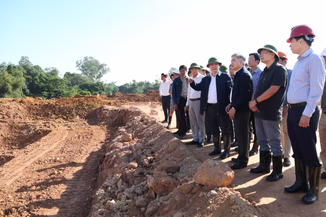 Phó Chủ tịch UBND TP Nguyễn Thế Hùng thị sát, kiểm tra tiến độ dự án khu xử lý rác thải Nam Sơn giai đoạn 2 Phó Chủ tịch UBND TP Nguyễn Thế Hùng thị sát, kiểm tra tiến độ dự án khu xử lý rác thải Nam Sơn giai đoạn 2