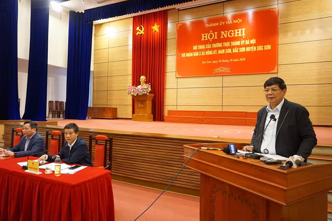 Phó Chủ tịch UBND TP Nguyễn Quốc Hùng trả lời các kiến nghị của người dân