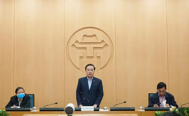 Phó Chủ tịch UBND TP Chử Xuân Dũng phát biểu chỉ đạo tại phiên họp