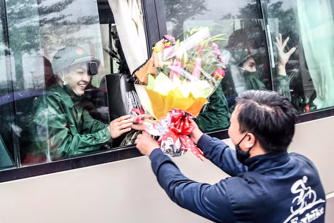 Tân binh huyện Chương Mỹ phấn khởi lên đường về đơn vị Tân binh huyện Chương Mỹ phấn khởi lên đường về đơn vị