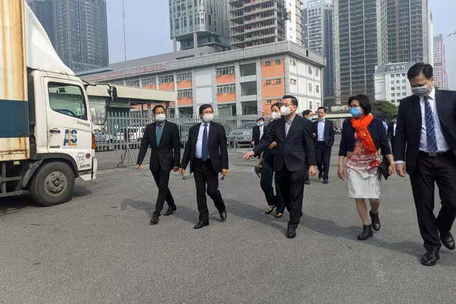 Chủ tịch UBND TP Chu Ngọc Anh kiểm tra, động viên doanh nghiệp bắt tay vào sản xuất từ những ngày đầu năm mới Chủ tịch UBND TP Chu Ngọc Anh kiểm tra, động viên doanh nghiệp bắt tay vào sản xuất từ những ngày đầu năm mới