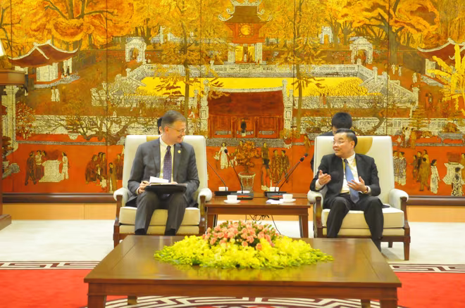 Chủ tịch UBND TP Chu Ngọc Anh trao đổi với Đại sứ Daniel Kritenbrink Chủ tịch UBND TP Chu Ngọc Anh trao đổi với Đại sứ Daniel Kritenbrink