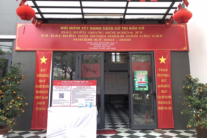 Mã QR tuyên truyền bầu cử được Thanh niên CATP Hà Nội triển khai tại các điểm bầu cử Mã QR tuyên truyền bầu cử được Thanh niên CATP Hà Nội triển khai tại các điểm bầu cử