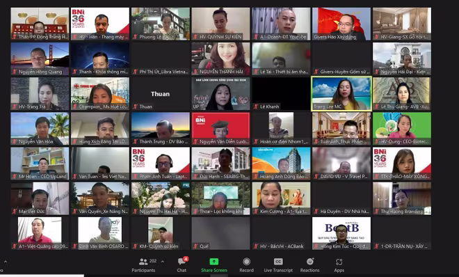 Hơn 200 doanh nghiệp đã nghe bà Trần Uyên Phương, Phó Tổng Giám đốc Tập đoàn Tân Hiệp Phát chia sẻ về bản lĩnh để chung sống với đại dịch Hơn 200 doanh nghiệp đã nghe bà Trần Uyên Phương, Phó Tổng Giám đốc Tập đoàn Tân Hiệp Phát chia sẻ về bản lĩnh để chung sống với đại dịch