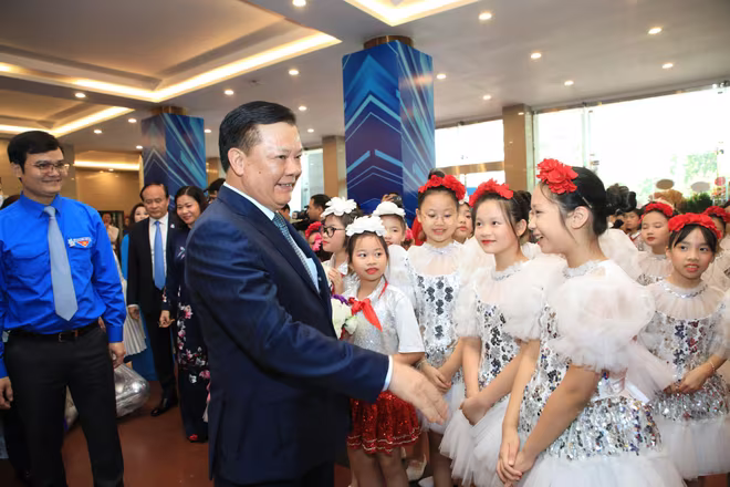 Bí thư Thành ủy Hà Nội gửi gắm nhiều kỳ vọng vào công tác đoàn và phong trào thanh thiếu niên Thủ đô trong nhiệm kỳ mới Bí thư Thành ủy Hà Nội gửi gắm nhiều kỳ vọng vào công tác đoàn và phong trào thanh thiếu niên Thủ đô trong nhiệm kỳ mới
