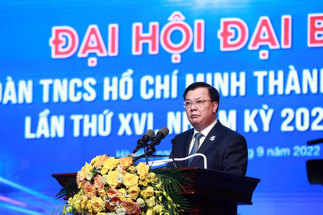 Bí thư Thành ủy Hà Nội Đinh Tiến Dũng chia sẻ với thanh niên: "Một tấm gương sống còn có giá trị hơn một trăm bài diễn văn tuyên truyền”... Bí thư Thành ủy Hà Nội Đinh Tiến Dũng chia sẻ với thanh niên: "Một tấm gương sống còn có giá trị hơn một trăm bài diễn văn tuyên truyền”...
