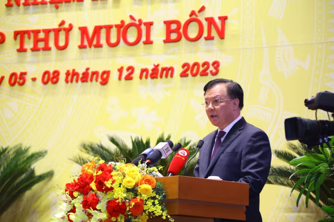 Bí thư Thành ủy Hà Nội Đinh Tiến Dũng phát biểu chỉ đạo tại kỳ họp Bí thư Thành ủy Hà Nội Đinh Tiến Dũng phát biểu chỉ đạo tại kỳ họp