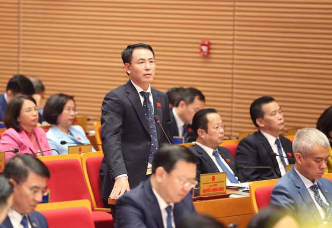 Phó Chủ tịch UBND TP Nguyễn Trọng Đông trả lời tái chất vấn của đại biểu Phó Chủ tịch UBND TP Nguyễn Trọng Đông trả lời tái chất vấn của đại biểu