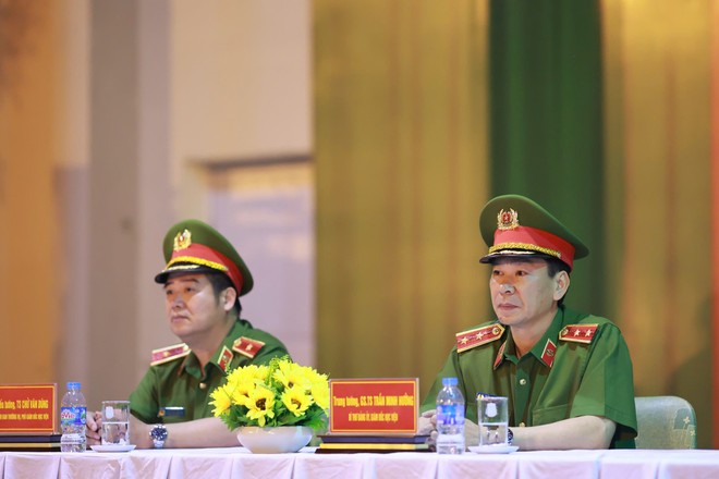 Trung tướng, GS.TS, NGƯT Trần Minh Hưởng – Giám đốc Học viện CSND chủ trì tổng duyệt