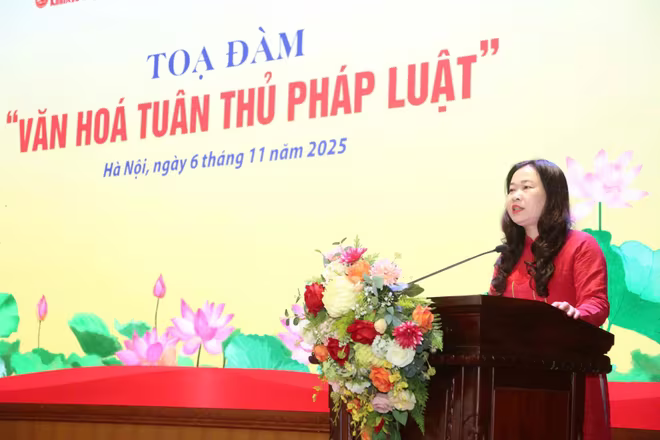 Phó Giám đốc Sở Tư pháp Hà Nội Phạm Thị Thanh Hương phát biểu hưởng ứng Ngày Pháp luật nước Cộng hoà xã hội chủ nghĩa Việt Nam và khai mạc Tọa đàm Phó Giám đốc Sở Tư pháp Hà Nội Phạm Thị Thanh Hương phát biểu hưởng ứng Ngày Pháp luật nước Cộng hoà xã hội chủ nghĩa Việt Nam và khai mạc Tọa đàm