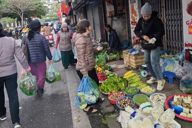 Hà Nội yêu cầu xã, phường báo cáo đúng thực trạng và xử lý dứt điểm chợ &quot;cóc&quot;, chợ &quot;tạm&quot;