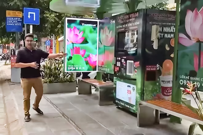 Nhà chờ xe buýt trên đường vành đai 2 ở Hà Nội mới được lắp đặt wifi, máy bán hàng tự động Nhà chờ xe buýt trên đường vành đai 2 ở Hà Nội mới được lắp đặt wifi, máy bán hàng tự động