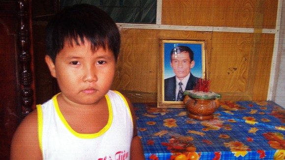 Nỗi đau nghẹn lòng sau vụ chủ nhà bị hai "cẩu tặc" bắn chết ảnh 1 Nỗi đau nghẹn lòng sau vụ chủ nhà bị hai "cẩu tặc" bắn chết ảnh 1