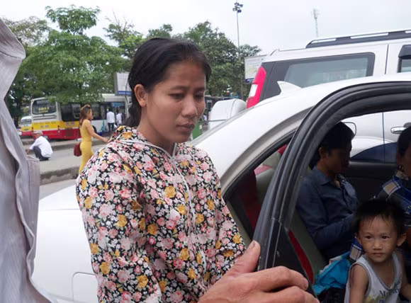 Cháu bé bị bỏ rơi tại bến xe Giáp Bát đã tìm được mẹ ảnh 3 Cháu bé bị bỏ rơi tại bến xe Giáp Bát đã tìm được mẹ ảnh 3