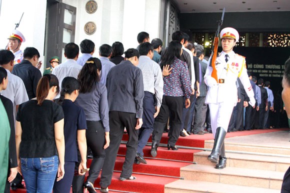 Những người cuối cùng được vào viếng Đại tướng Võ Nguyên Giáp ảnh 9 Những người cuối cùng được vào viếng Đại tướng Võ Nguyên Giáp ảnh 9