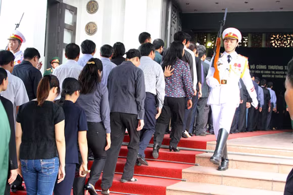 Những người cuối cùng được vào viếng Đại tướng Võ Nguyên Giáp ảnh 9 Những người cuối cùng được vào viếng Đại tướng Võ Nguyên Giáp ảnh 9