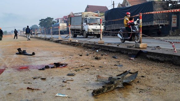 Đâm ô tô liên hoàn, 5 người thương vong ảnh 1 Đâm ô tô liên hoàn, 5 người thương vong ảnh 1