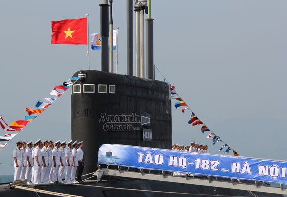 Lễ tiếp nhận và thượng cờ tàu ngầm Hà Nội ảnh 1 Lễ tiếp nhận và thượng cờ tàu ngầm Hà Nội ảnh 1