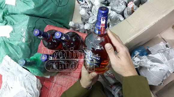 Hà Nôi: Bắt giữ hơn 400 chai rượu ngoại nhập lậu ảnh 2 Hà Nôi: Bắt giữ hơn 400 chai rượu ngoại nhập lậu ảnh 2