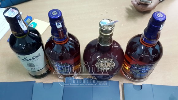 Hà Nôi: Bắt giữ hơn 400 chai rượu ngoại nhập lậu ảnh 4 Hà Nôi: Bắt giữ hơn 400 chai rượu ngoại nhập lậu ảnh 4
