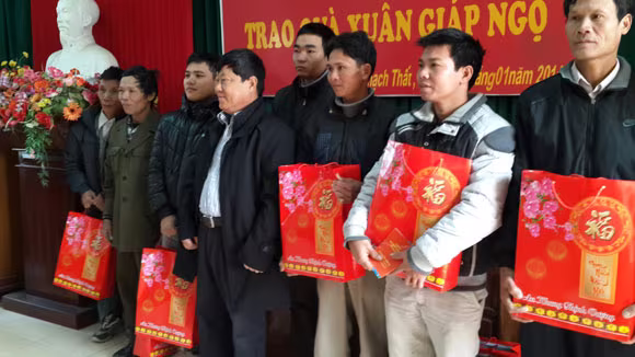 Hợp tác xã Thành Công tặng quà Tết các nạn nhân bị chất độc da cam ảnh 2 Hợp tác xã Thành Công tặng quà Tết các nạn nhân bị chất độc da cam ảnh 2