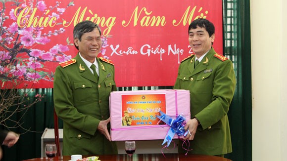 Chúc Tết đơn vị duy nhất 11 năm liền đạt thành tích quyết thắng ảnh 1 Chúc Tết đơn vị duy nhất 11 năm liền đạt thành tích quyết thắng ảnh 1