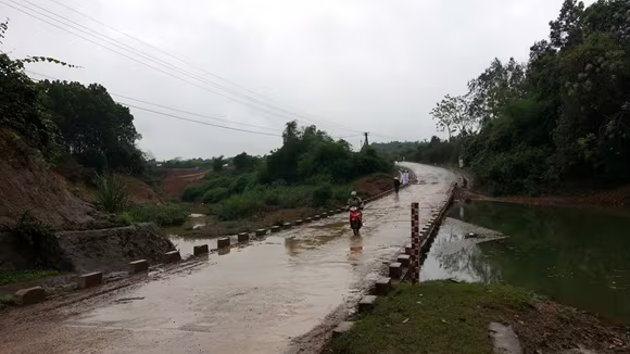 Khởi công xây dựng cầu Khe Ang, nơi từng cuốn trôi xe con làm 5 người chết ảnh 1 Khởi công xây dựng cầu Khe Ang, nơi từng cuốn trôi xe con làm 5 người chết ảnh 1