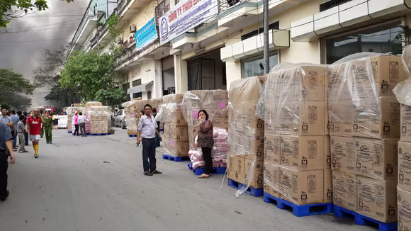 Toàn cảnh đám cháy lớn xảy ra tại công ty Diana ảnh 8 Toàn cảnh đám cháy lớn xảy ra tại công ty Diana ảnh 8