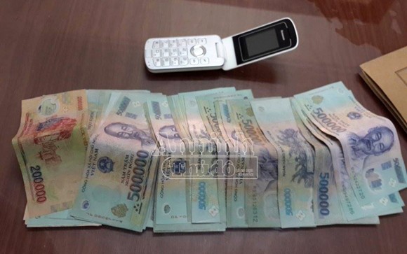 Lừa cướp túi đựng thẻ cào nạp tiền cho ĐTDĐ ảnh 2 Lừa cướp túi đựng thẻ cào nạp tiền cho ĐTDĐ ảnh 2