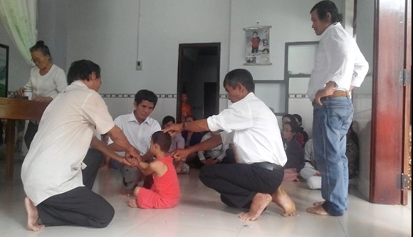 “Pháp sư” trừ tà ma, chữa bá bệnh bằng… bùa? ảnh 1 “Pháp sư” trừ tà ma, chữa bá bệnh bằng… bùa? ảnh 1